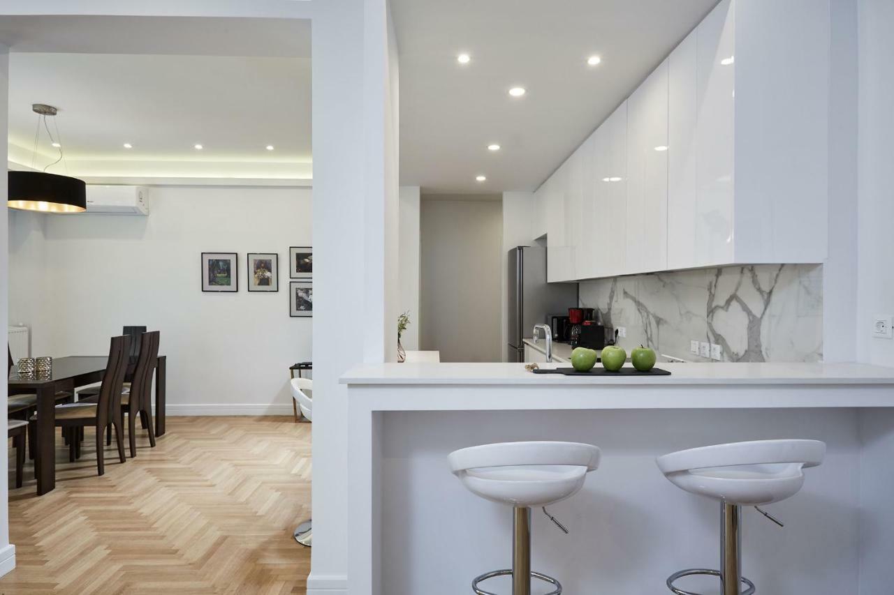 אתונה Luxurious Spacious Apt Next To Hilton Hotel מראה חיצוני תמונה