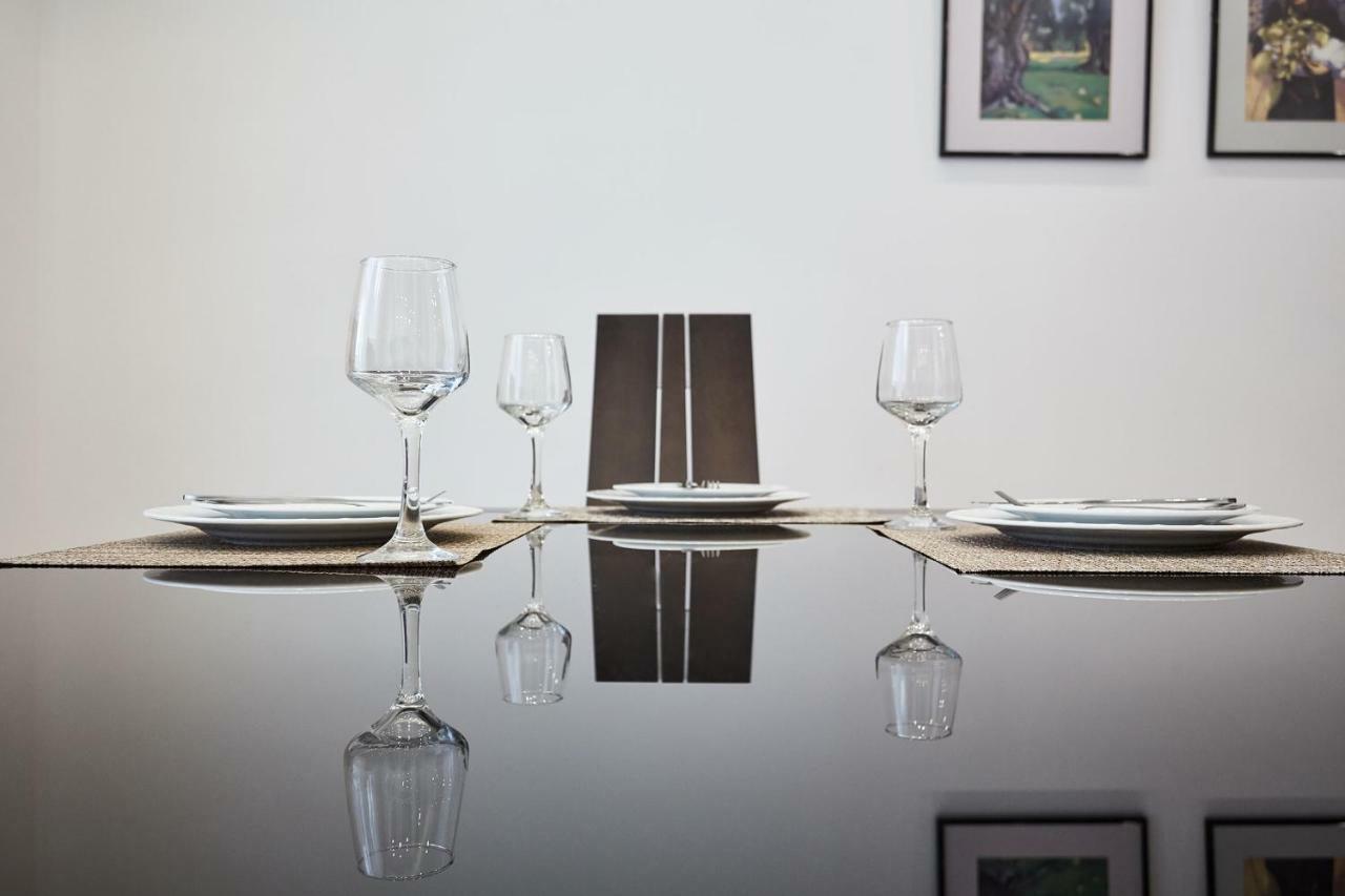 אתונה Luxurious Spacious Apt Next To Hilton Hotel מראה חיצוני תמונה